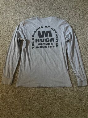 RVCA Long Sleeve Tee in Heather Gray with Black Logo